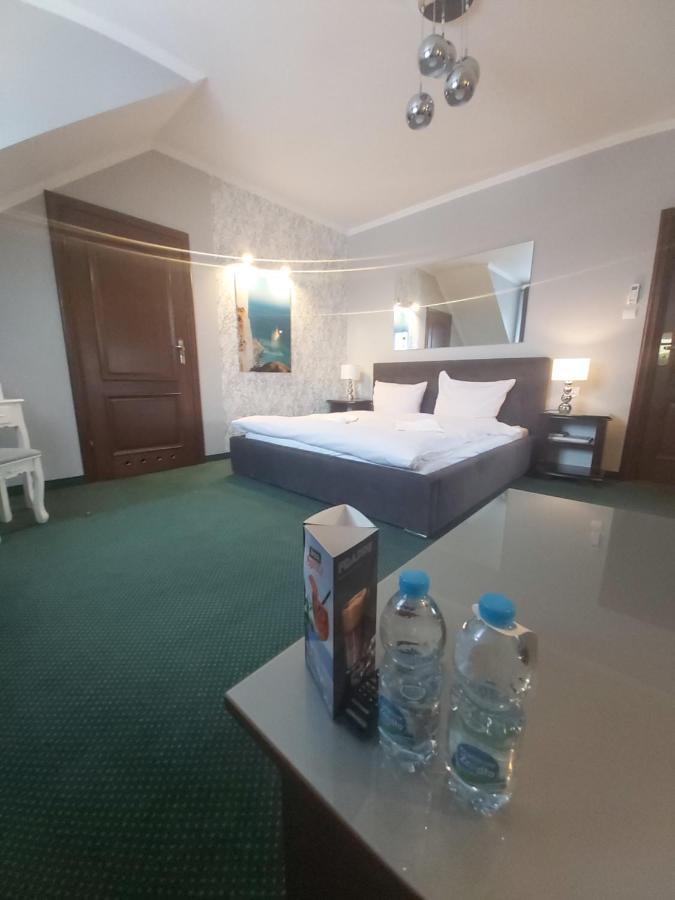 Hotel Fox Wolbórz Εξωτερικό φωτογραφία