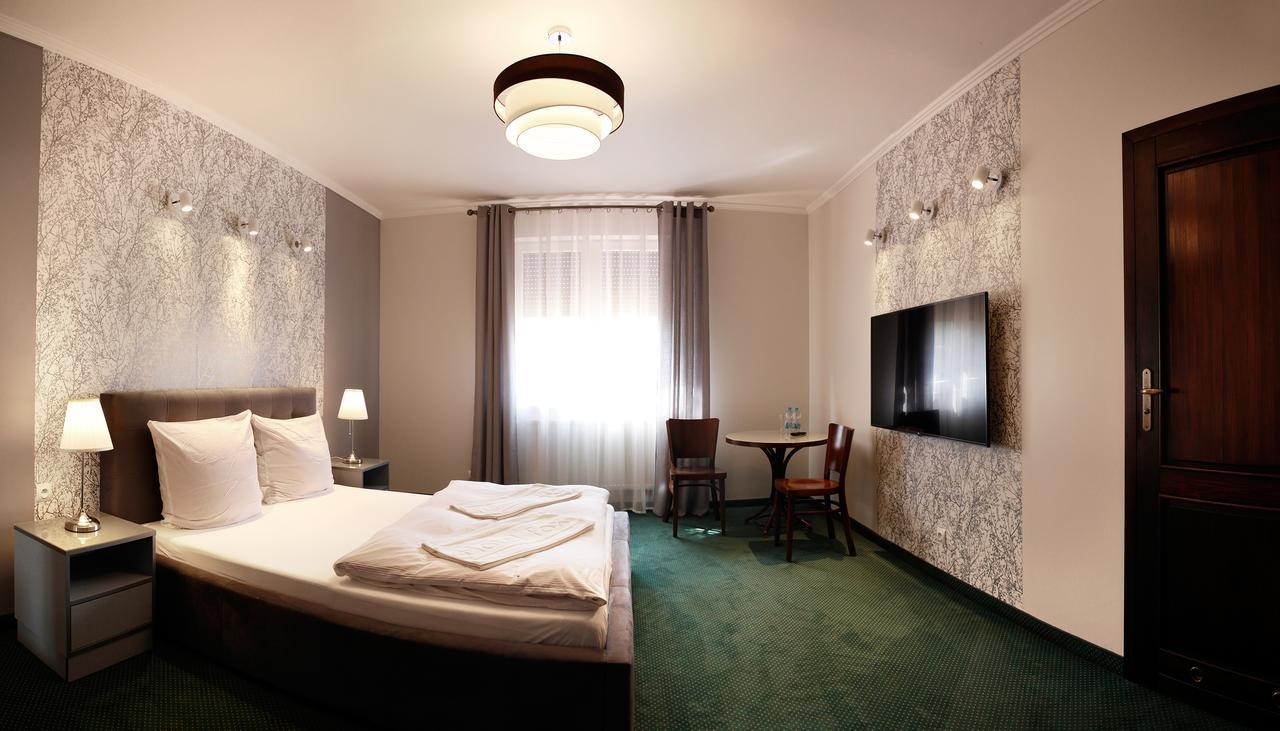 Hotel Fox Wolbórz Εξωτερικό φωτογραφία